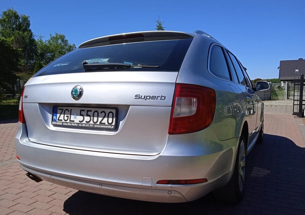 Skoda Superb cena 23800 przebieg: 477000, rok produkcji 2013 z Pyrzyce małe 67
